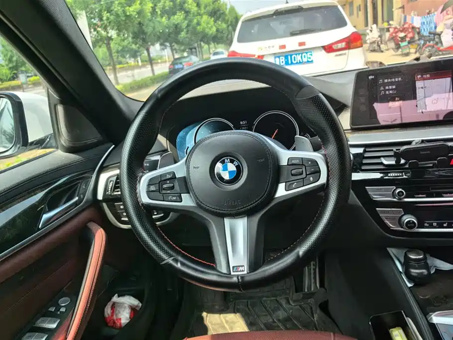 BMW 5 Series 2018 — фото 15