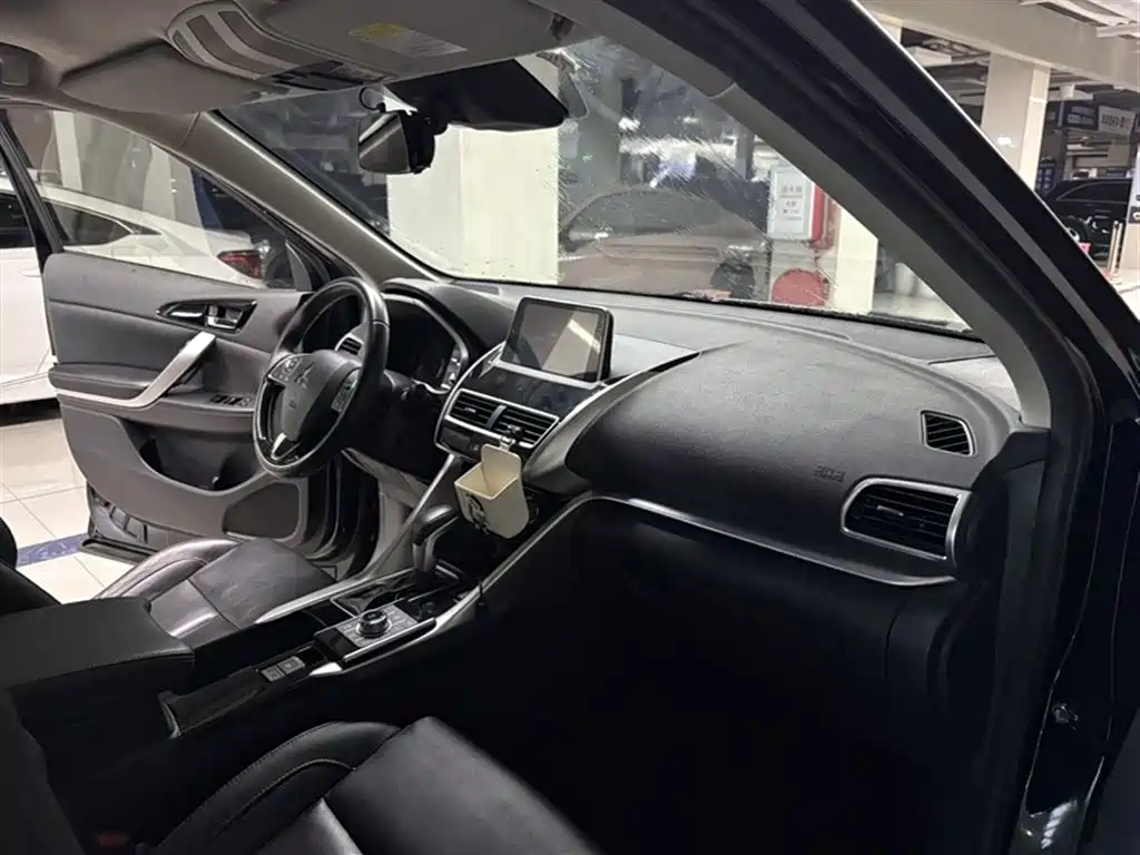 Mitsubishi Eclipse Cross 2019 — фото 18
