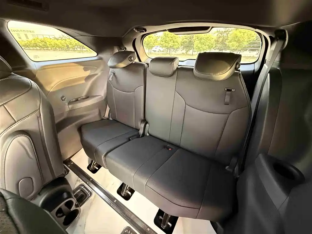 Toyota Sienna 2023 — фото 18