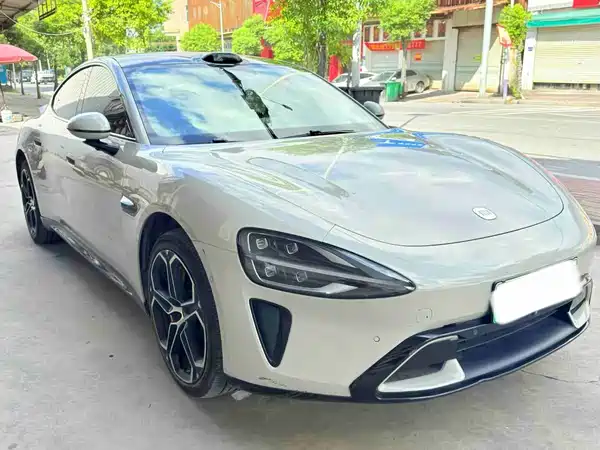 Xiaomi SU7 2024