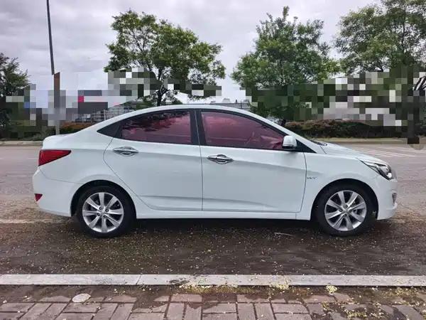 Hyundai Accent 2015
