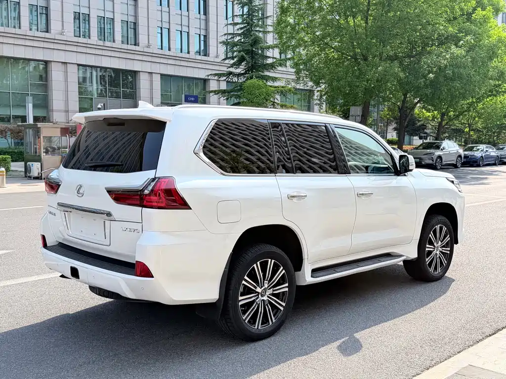 Lexus LX 2019 — фото 25