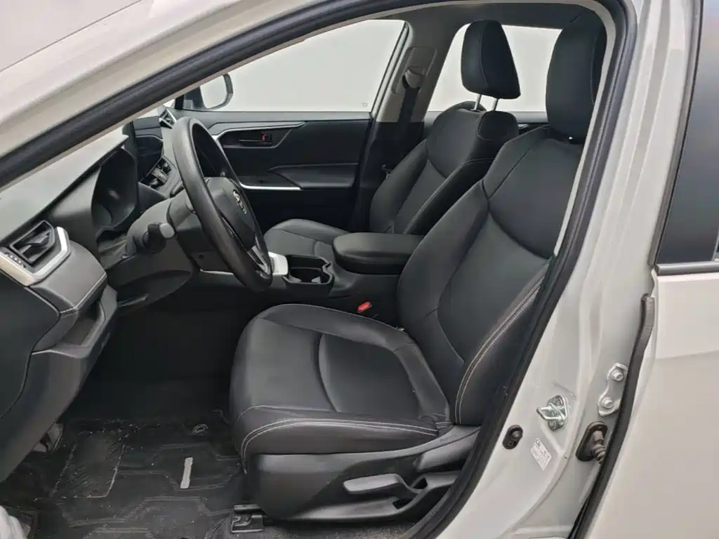 Toyota RAV4 2023 — фото 11