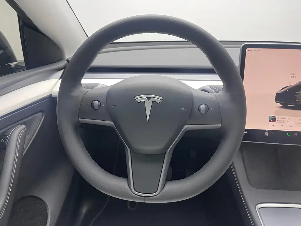 Tesla Model Y 2023 — фото 12