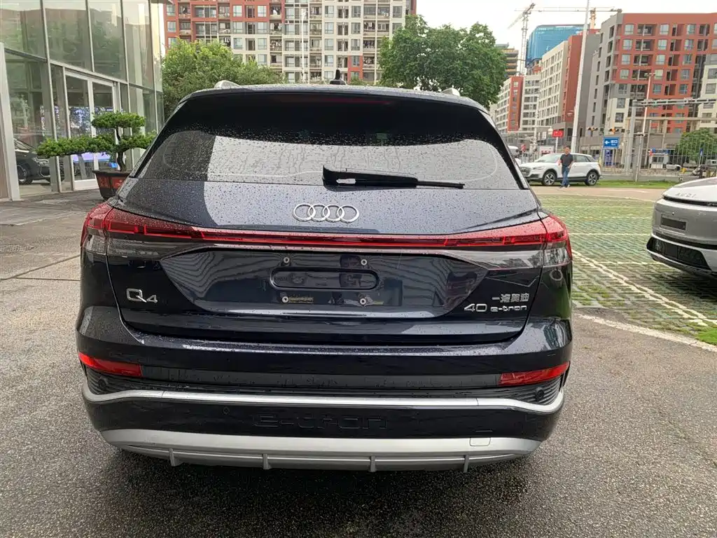Audi Q4 e-tron 2024