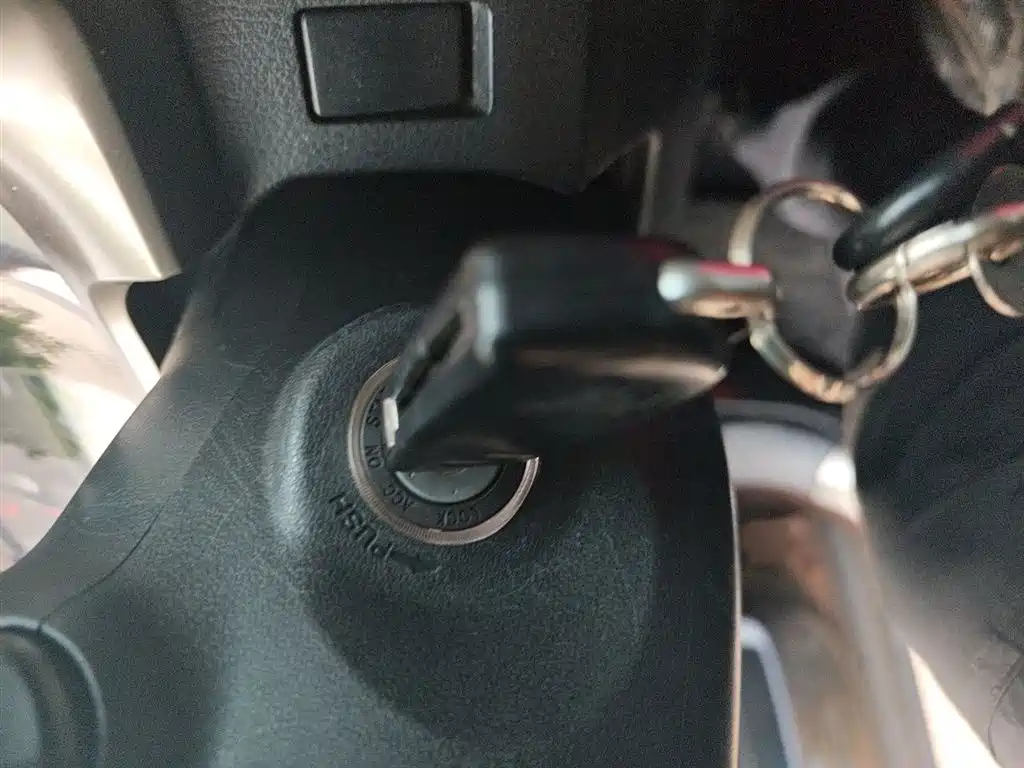 Toyota RAV4 2015 — фото 12