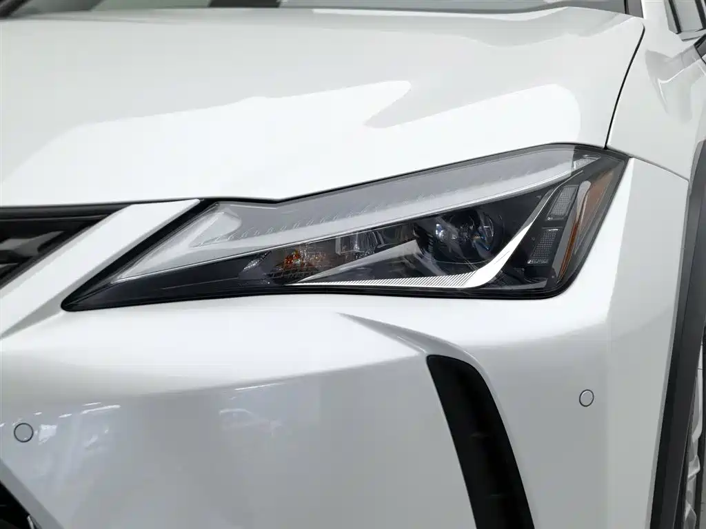 Lexus UX 2021