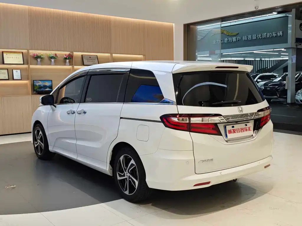 Honda Odyssey 2016 — фото 30