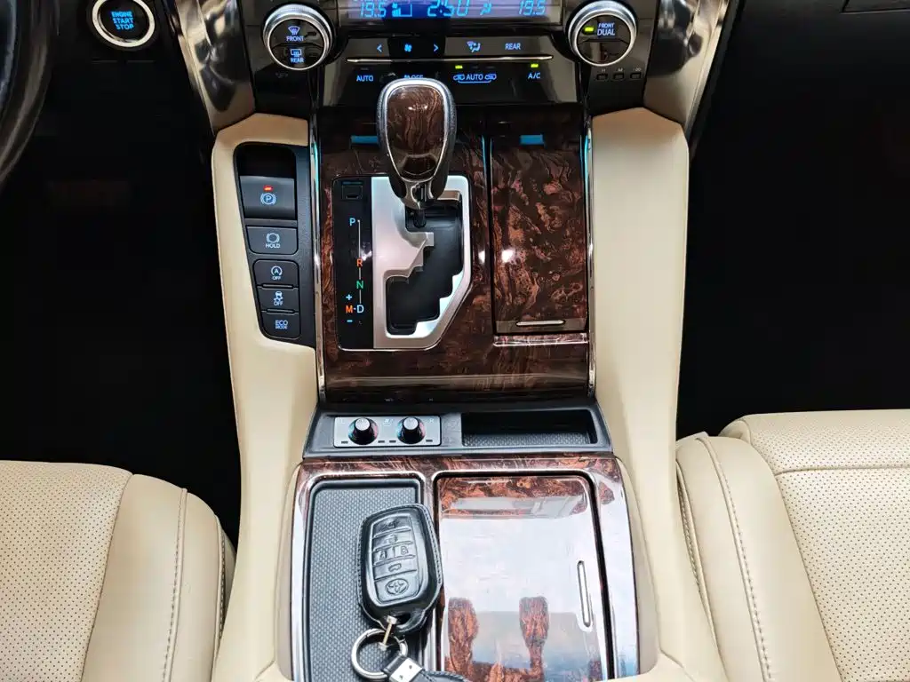 Toyota Alphard 2019 — фото 16