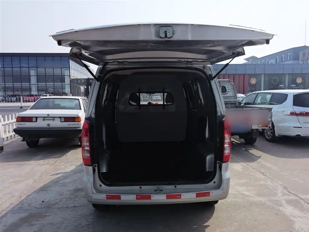 Wuling Hongguang V 2023 — фото 15