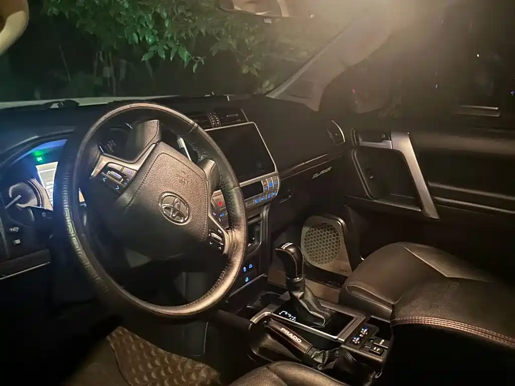 Toyota Prado 2019 — фото 2