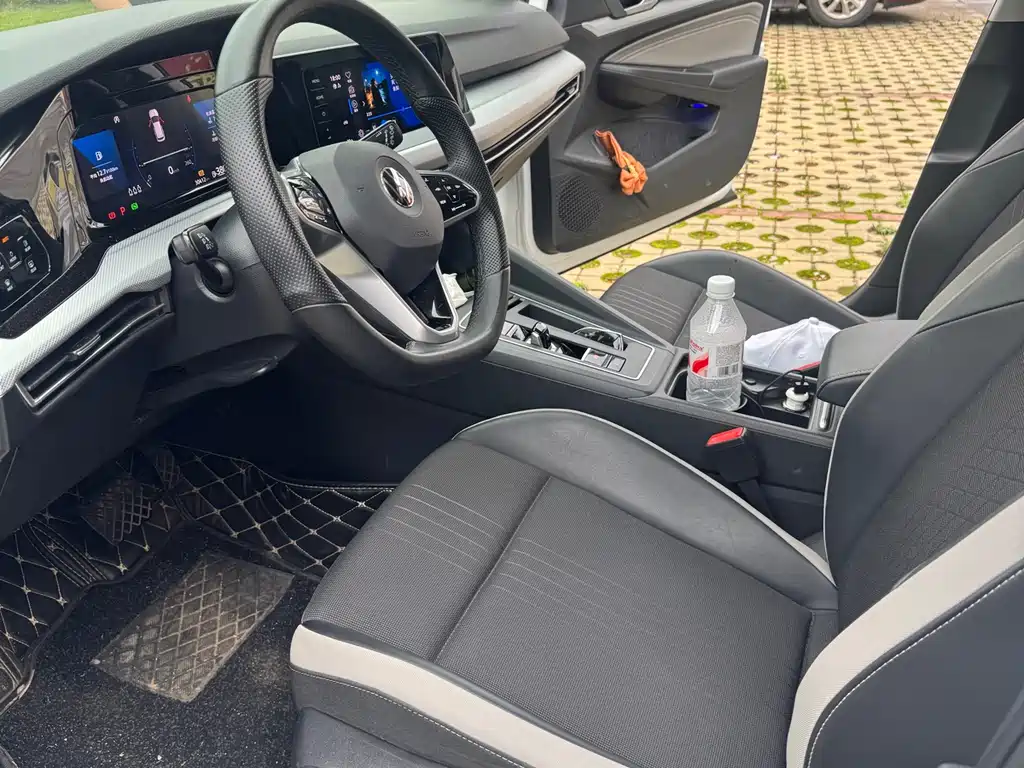 Volkswagen Golf 2023
