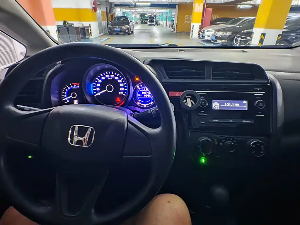 Honda Fit 2017 — фото 10