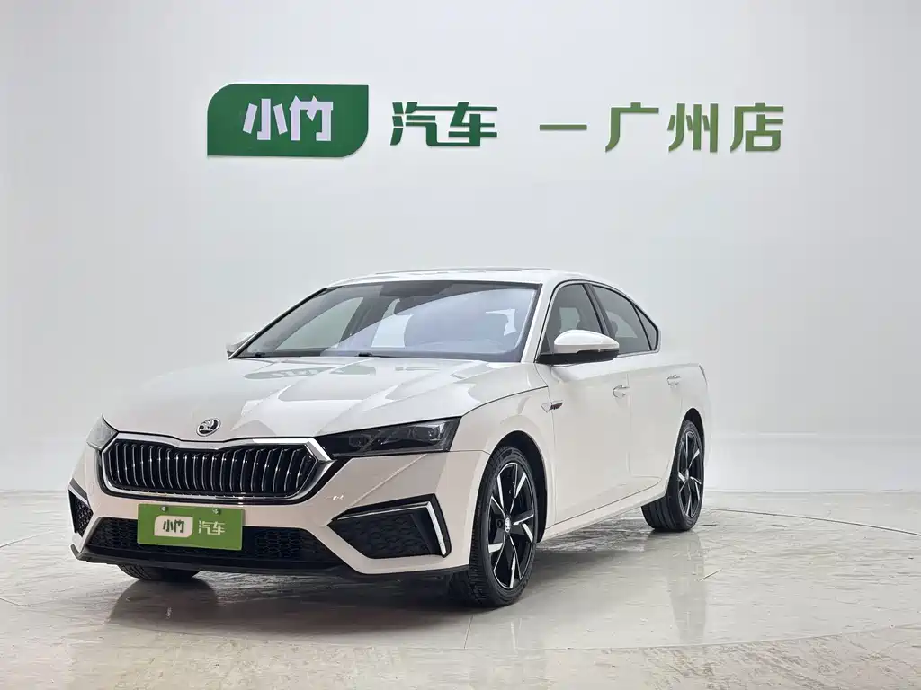 Skoda Octavia 2022 — фото 1