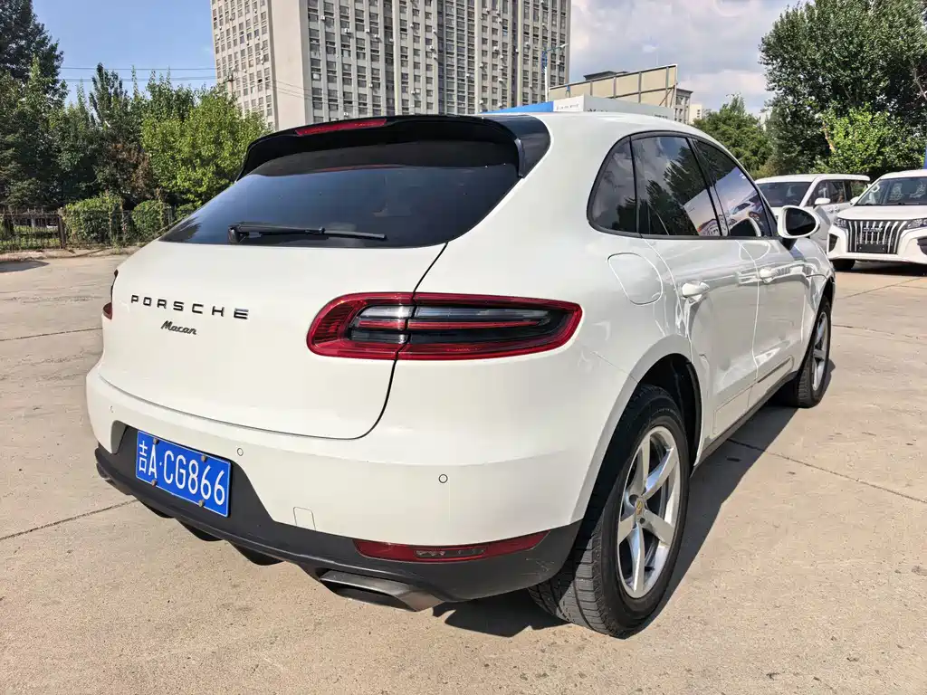 Porsche Macan 2015 — фото 10