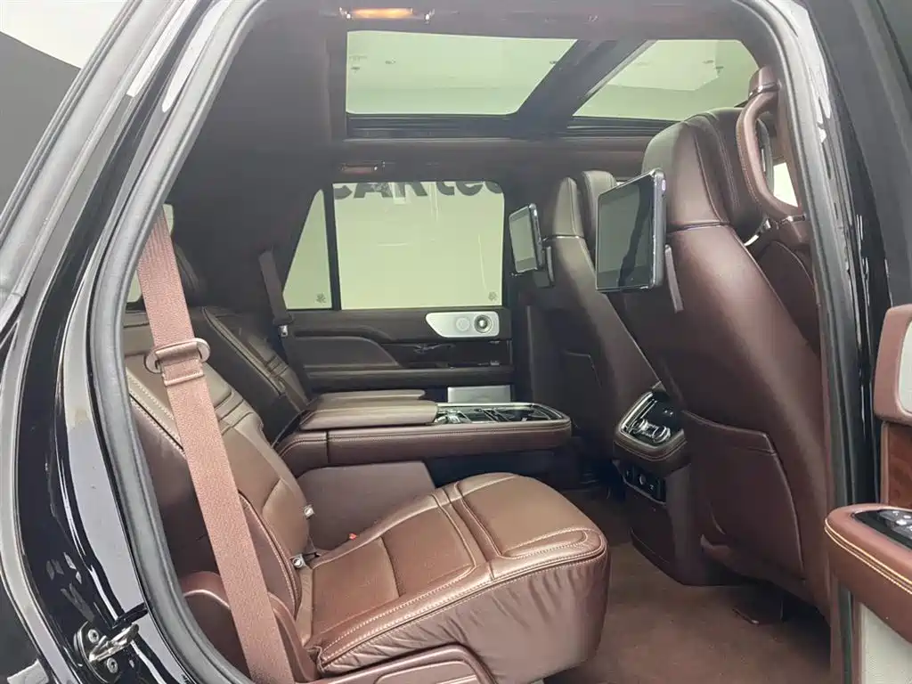 Lincoln Navigator 2020 — фото 28