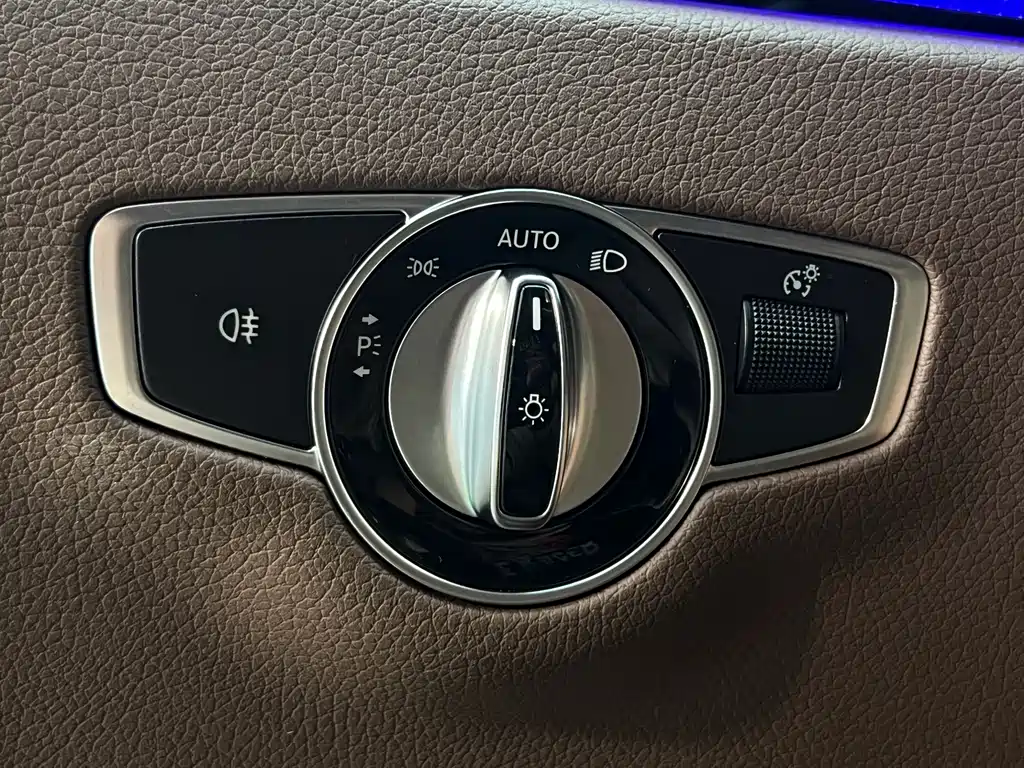 Mercedes-Benz E-Class 2018 — фото 15