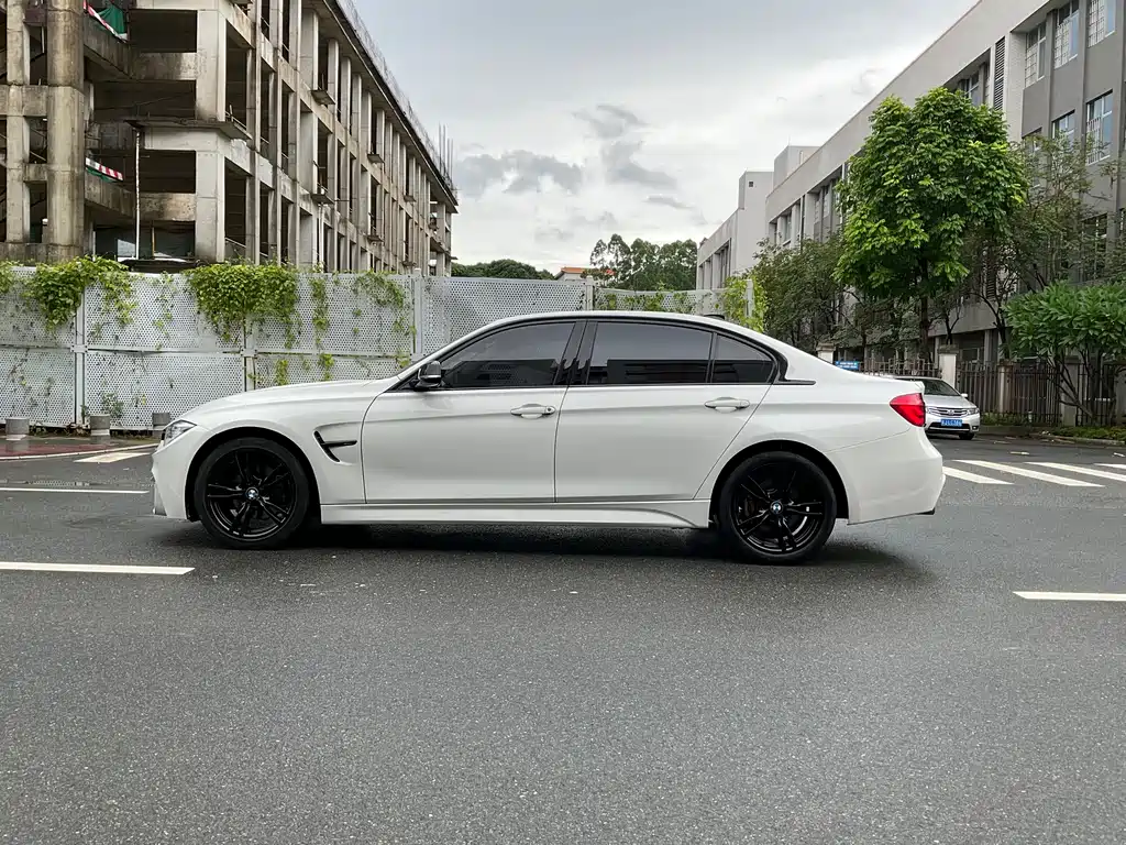 BMW 3 Series 2019 — фото 11