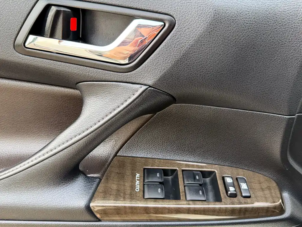 Toyota Reiz 2015 — фото 18