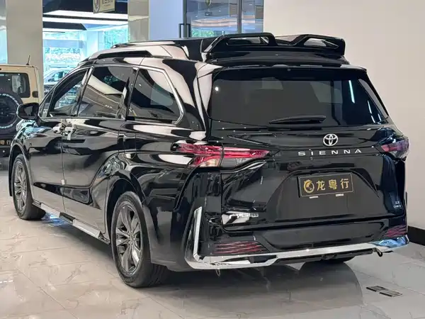 Toyota Sienna 2025