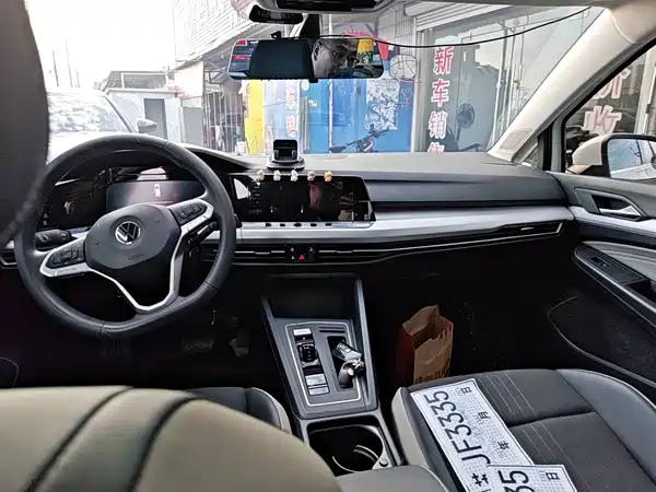 Volkswagen Golf 2023