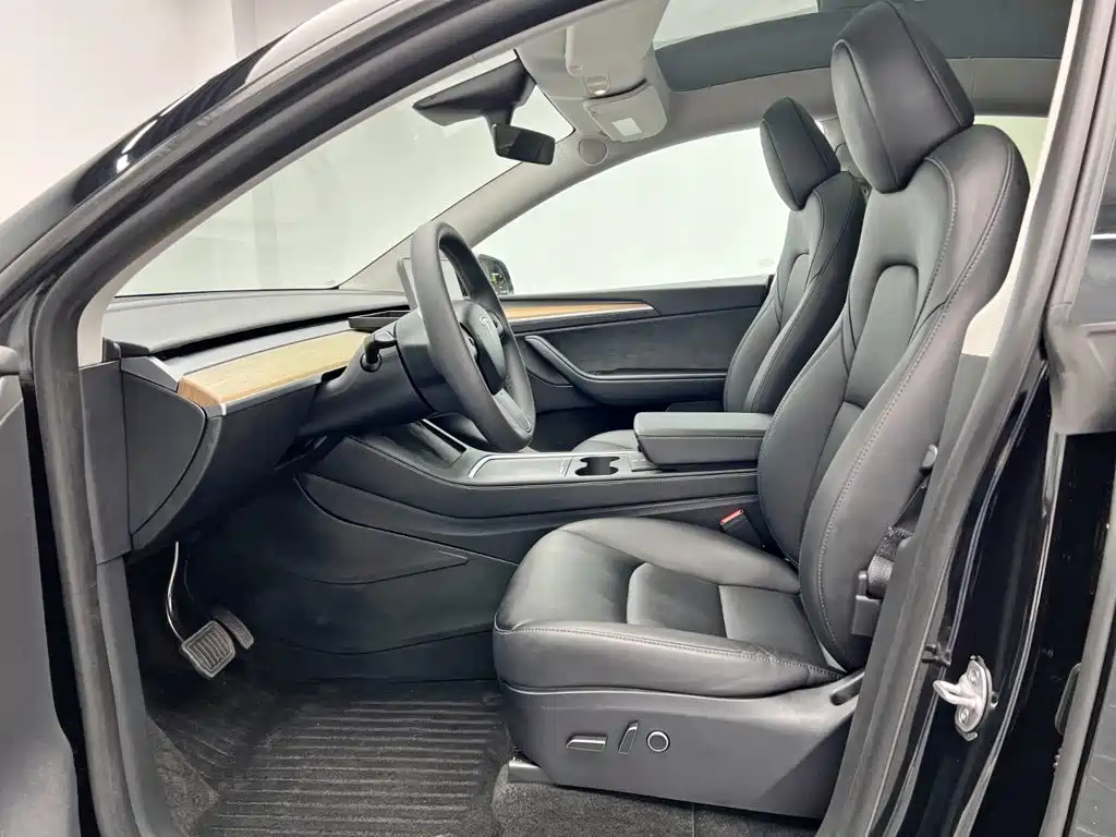 Tesla Model Y 2023 — фото 16