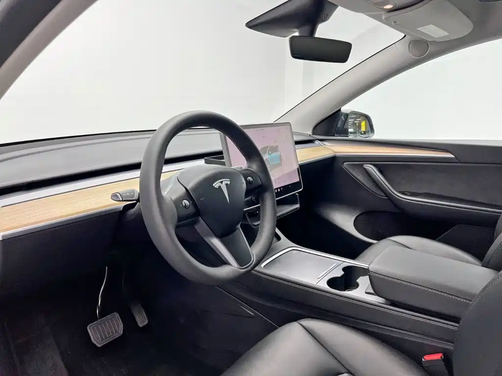 Tesla Model Y 2023 — фото 15