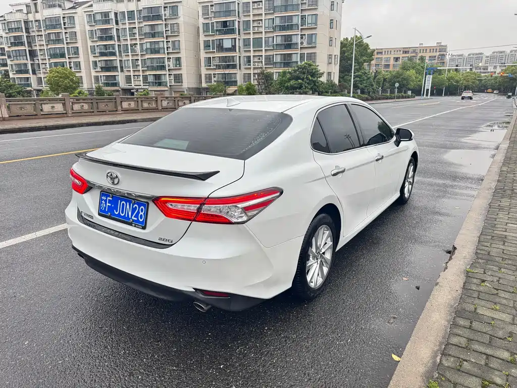 Toyota Camry 2022 — фото 9