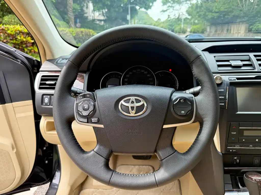 Toyota Camry 2016 — фото 7