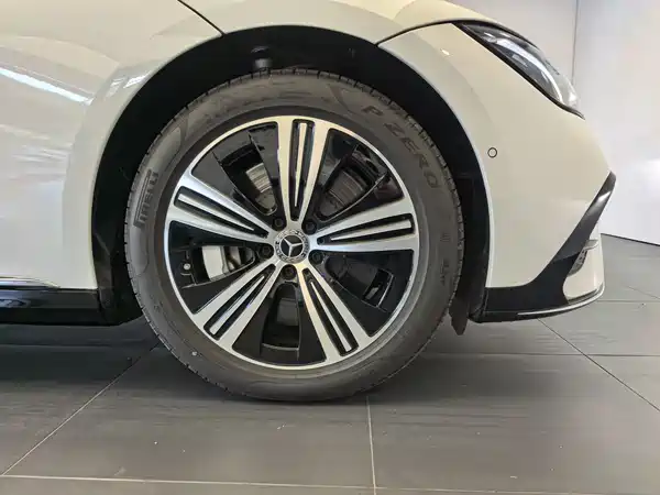 Mercedes-Benz EQE 2025