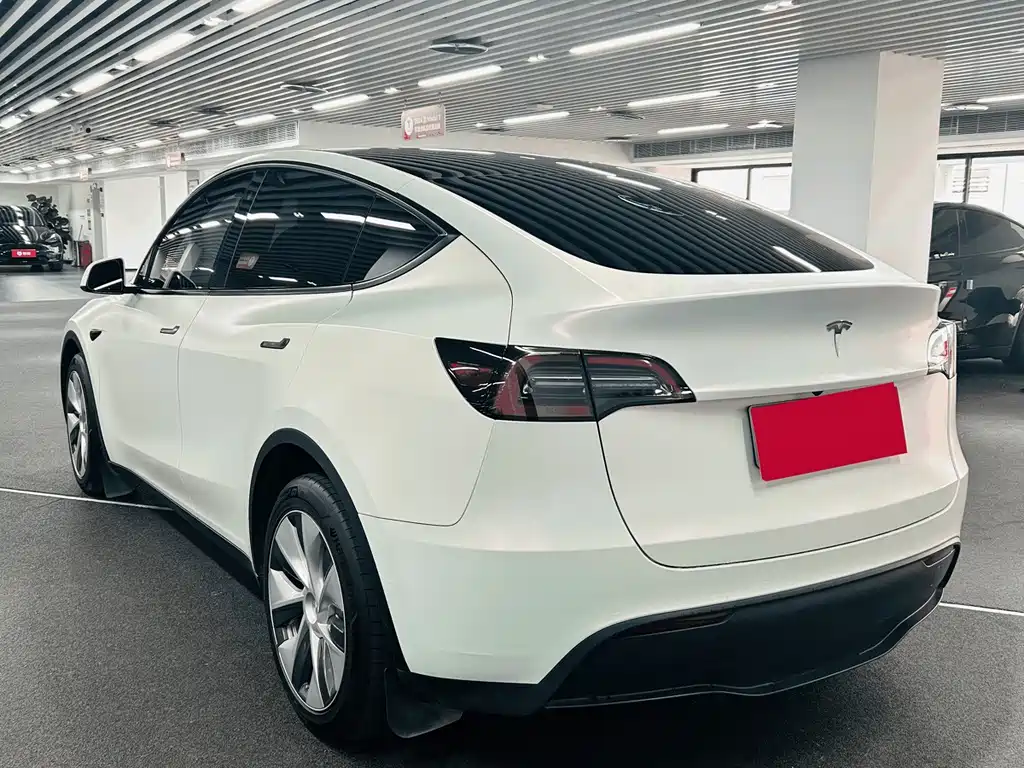 Tesla Model Y 2022 — фото 9