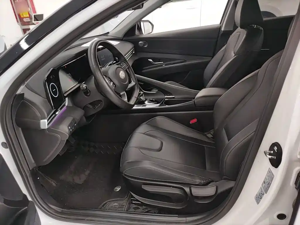 Hyundai Elantra 2024 — фото 15