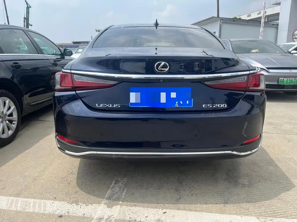 Lexus ES 2018 — фото 17