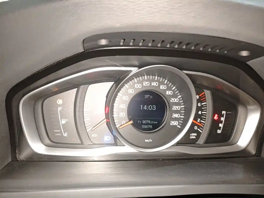 Volvo S60 2016 — фото 12