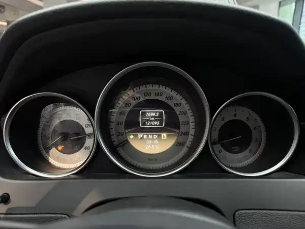 Mercedes-Benz C-Class 2011