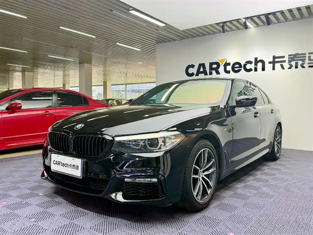 BMW 5 Series 2018 — фото 1