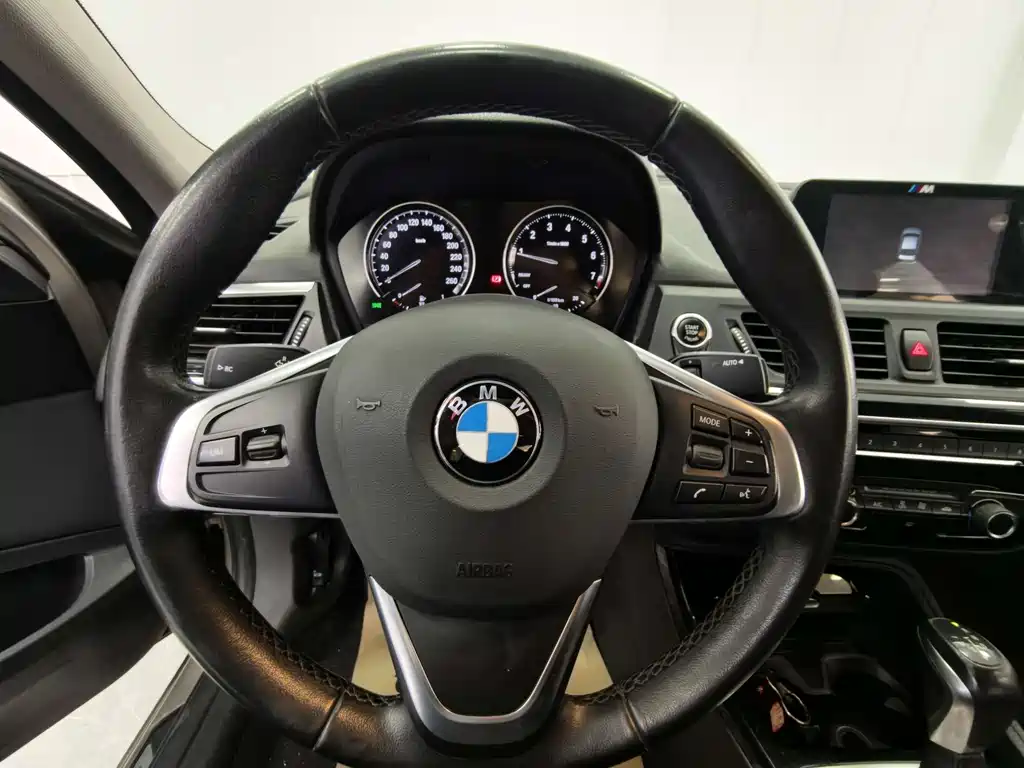 BMW 1 Series 2018 — фото 10