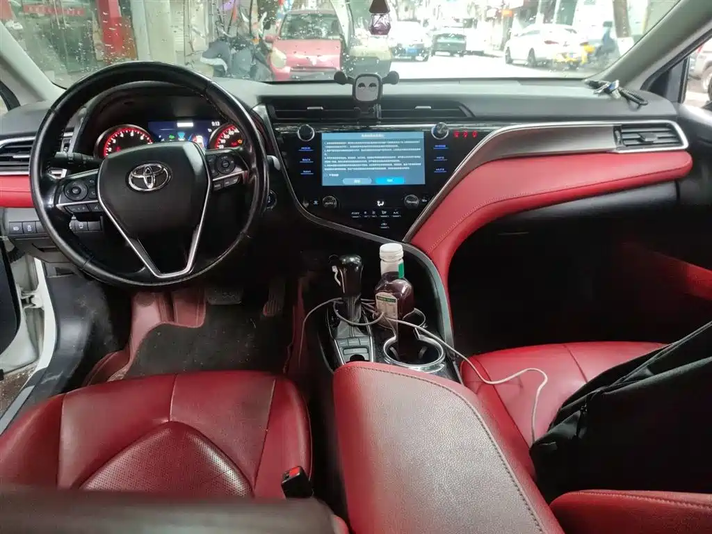 Toyota Camry 2020 — фото 13