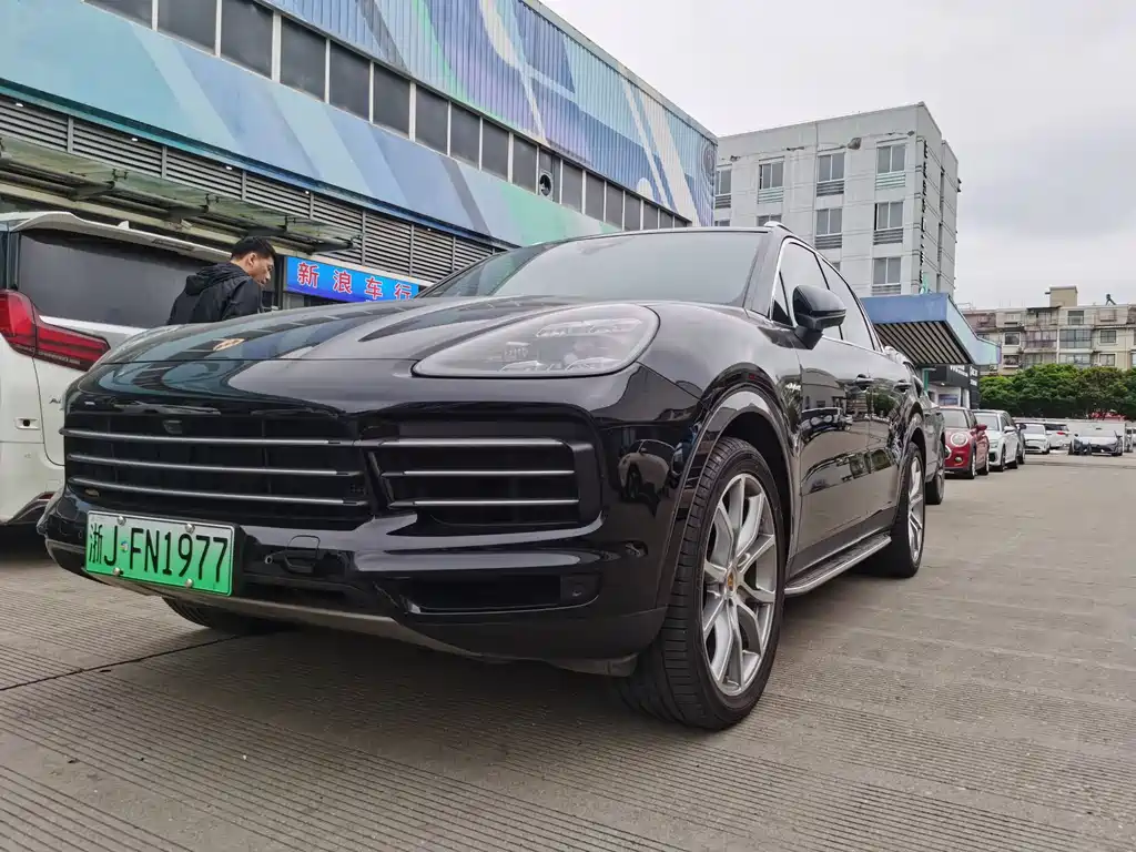 Porsche Cayenne Hybrid 2021 — фото 2