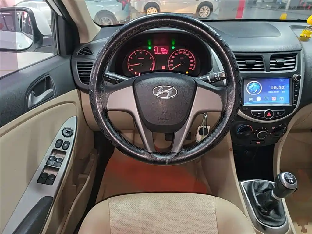 Hyundai Verna 2016 — фото 11