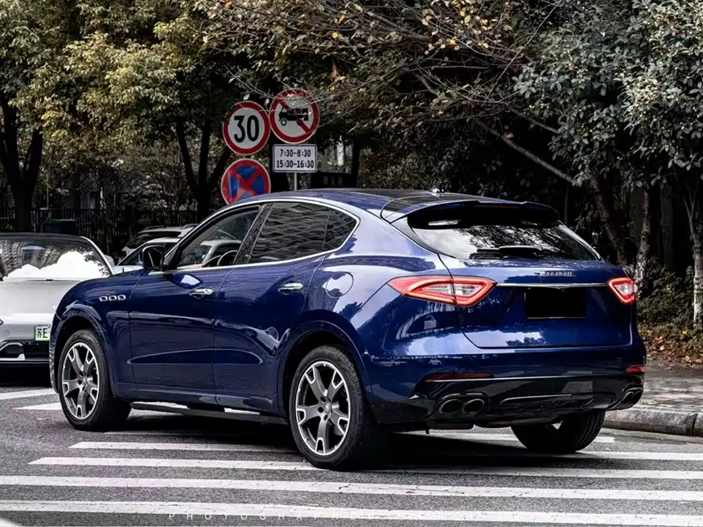 Maserati Levante 2017 — фото 13