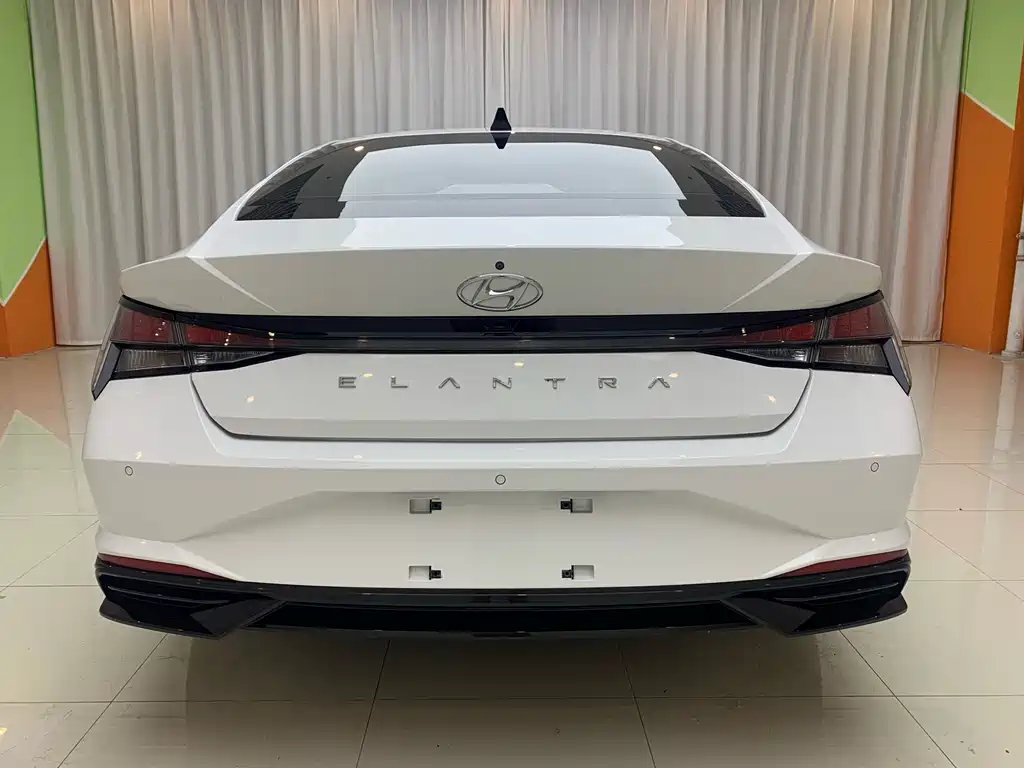 Hyundai Elantra 2023