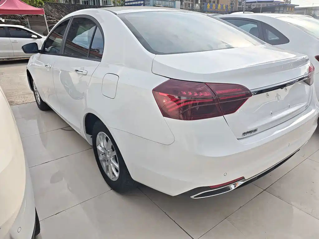 Geely Emgrand 2020 — фото 14