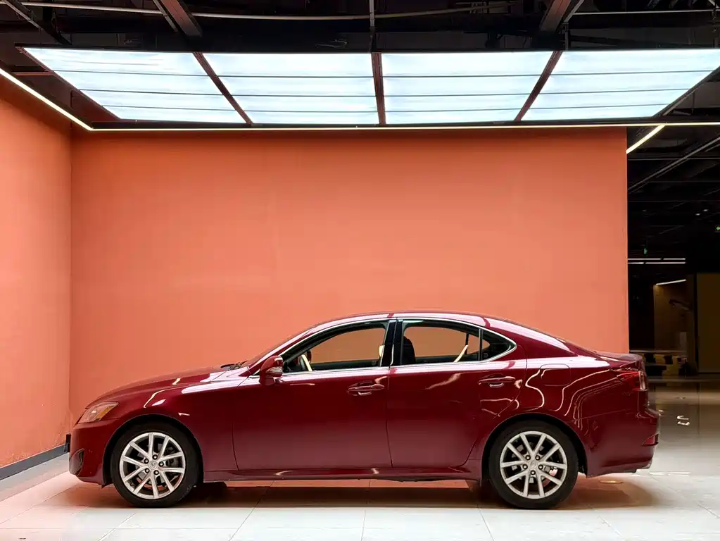 Lexus IS 2012 — фото 12