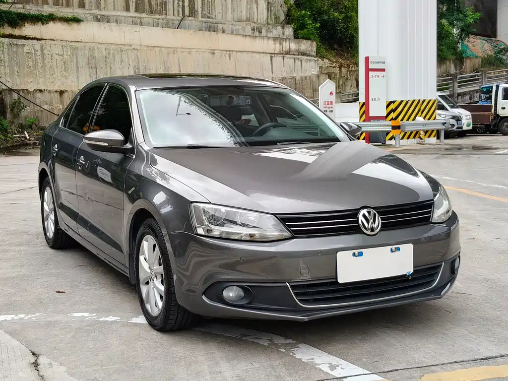 Volkswagen Sagitar 2013