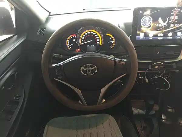 Toyota Yaris L 2023