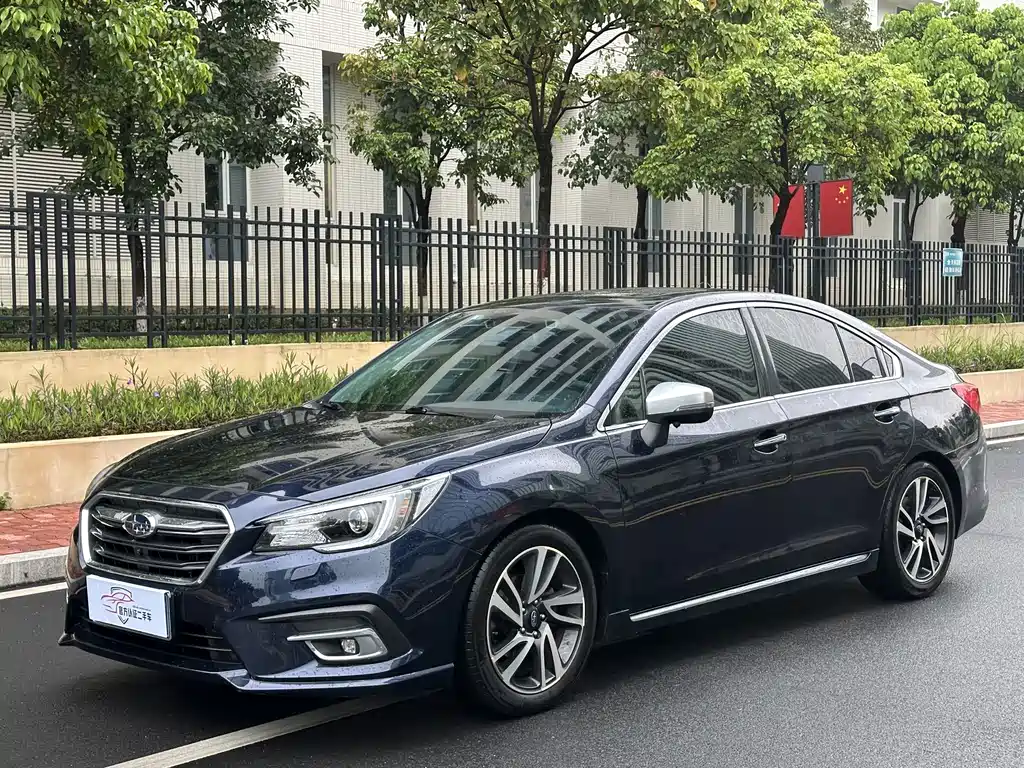 Subaru Legacy 2020 — фото 1