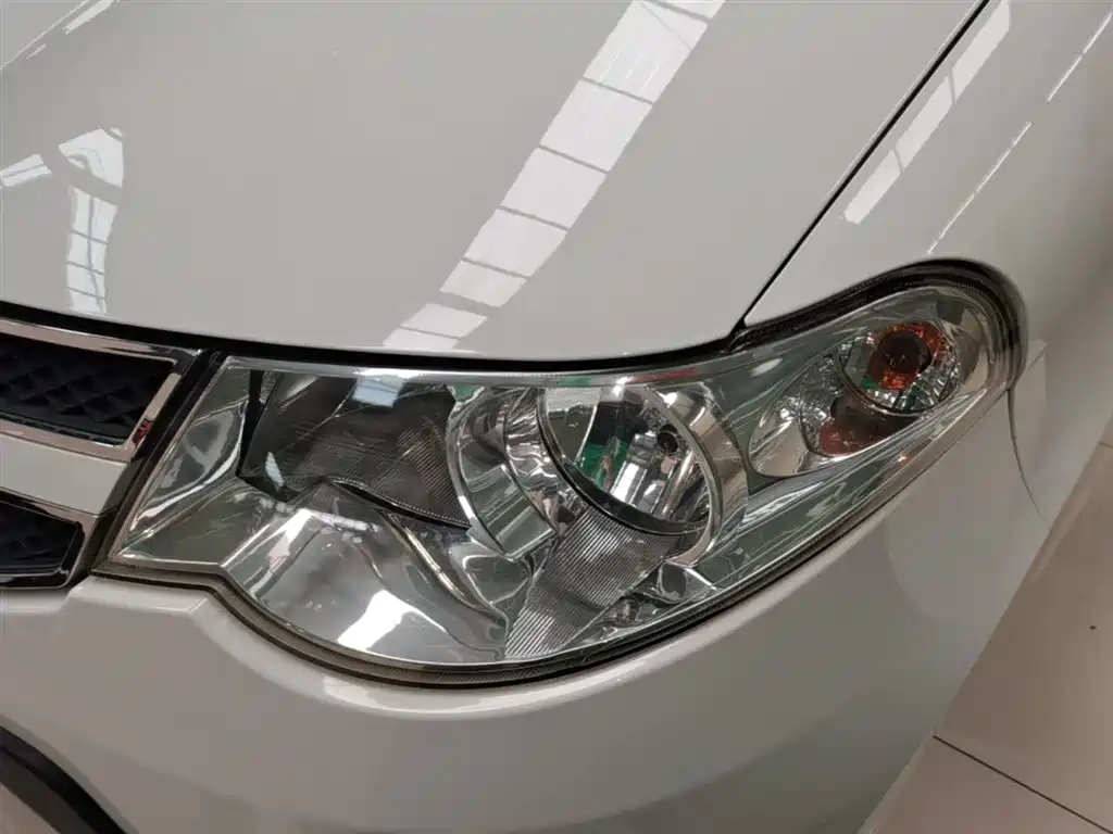 Wuling Hongguang 2015 — фото 24