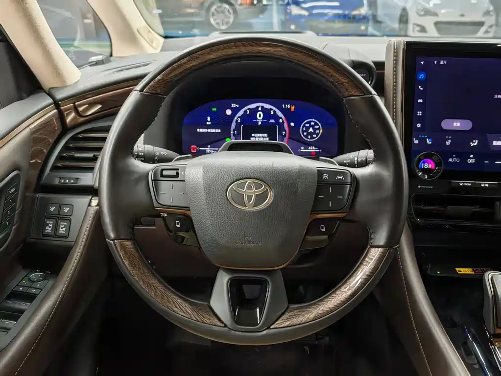 Toyota Alphard 2025 — фото 27