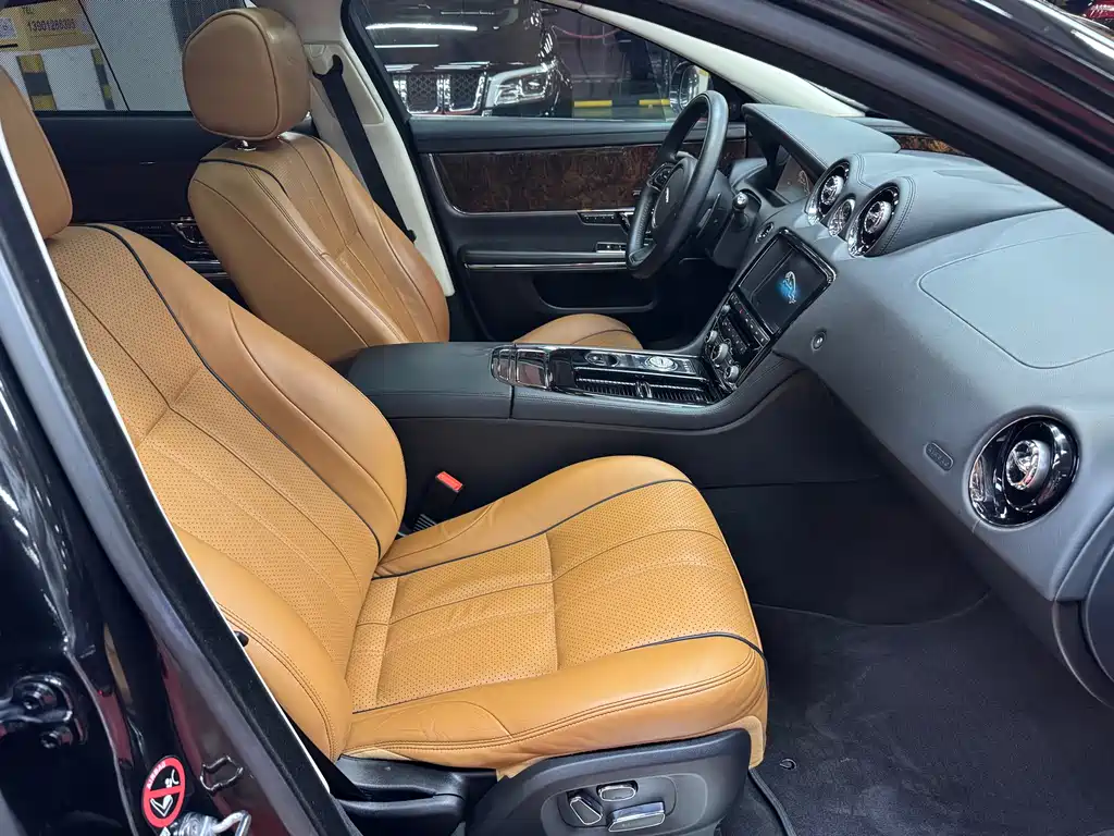 Jaguar XJ 2015 — фото 16